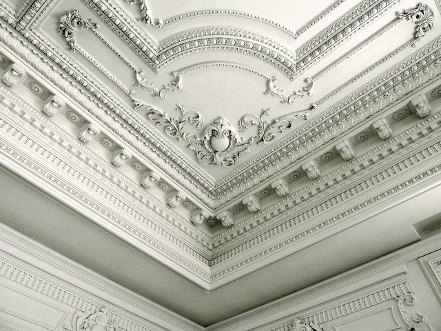 Đắp phù điêu hoa văn tại Nghệ An