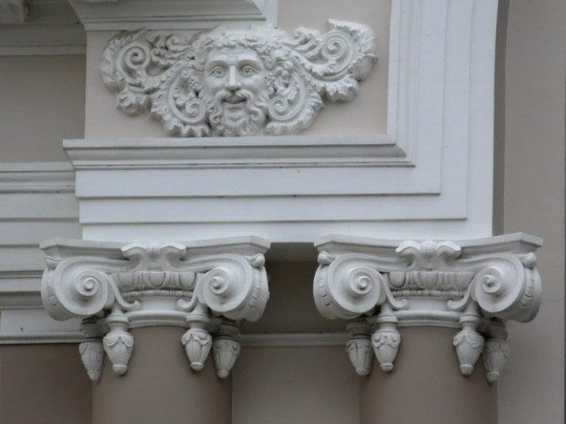 Đắp phù điêu trang trí mặt tiền nhà tại Hà Tĩnh 