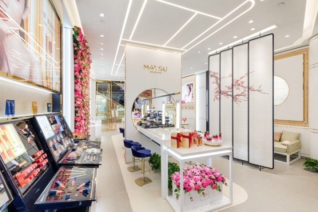 Thi công nội thất cửa hàng mỹ phẩm tại Hà Tĩnh