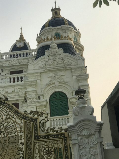 đắp phù điêu hoa văn mặt tiền biệt thự