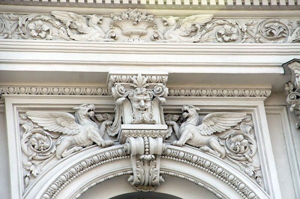 đội thợ đắp phù điêu hoa văn biệt thự lâu đài 7