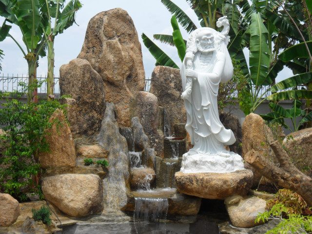 thiết kế thi công hòn non bộ