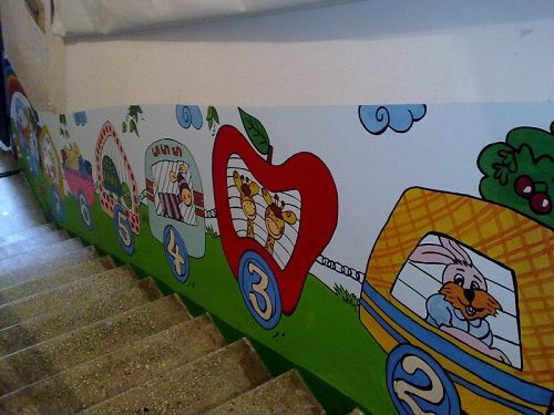 vẽ tranh tường cầu thang