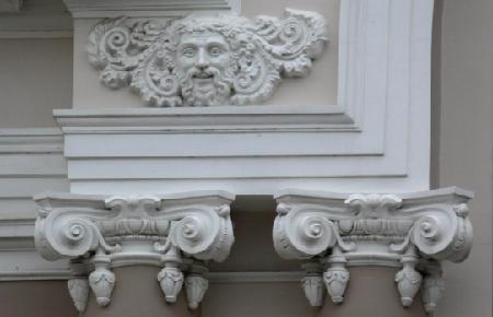 đắp phù điêu hoa văn đầu cột