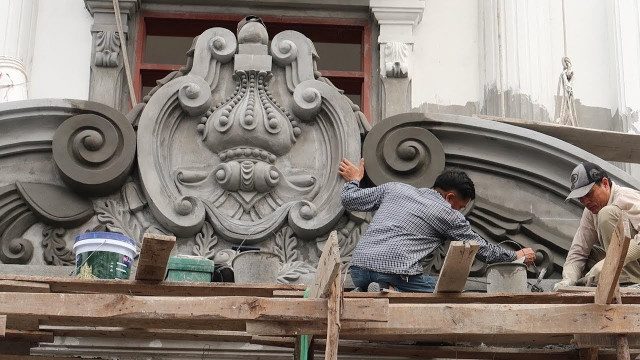 đắp phào chỉ hoa văn mặt tiền