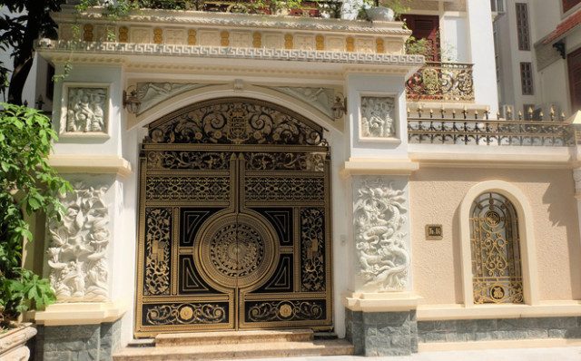 đắp phù điêu trang trí ngoài cổng nhà