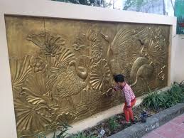 Thợ đắp phù điêu hoa văn xi măng tại Ninh Bình