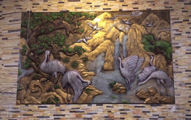 tranh phù điêu đắp nổi bằng xi măng giả đồng