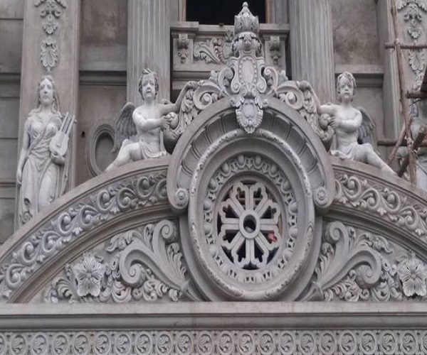 đắp phù điêu hoa văn đầu cột