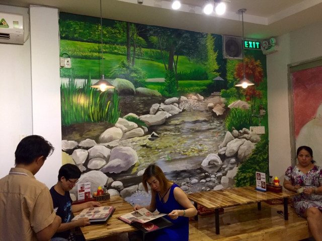 vẽ tranh tường nhà hàng