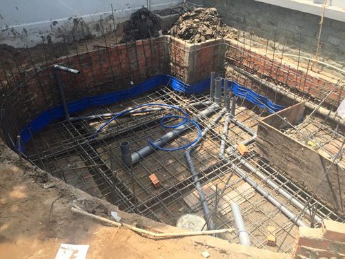 đi ống lọc đáy hồ cá koi