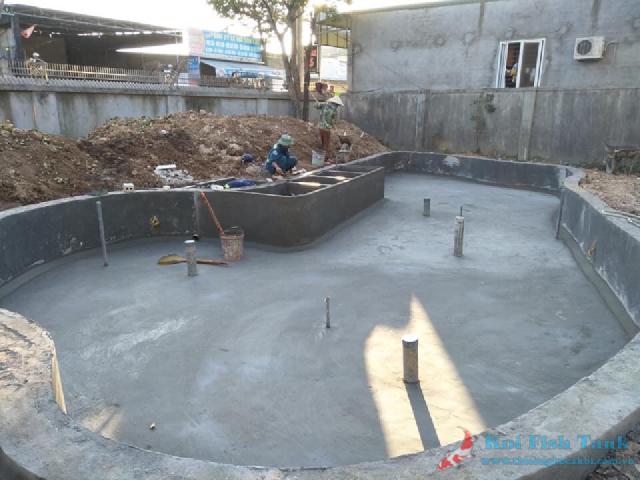đổ bê tông hồ cá koi