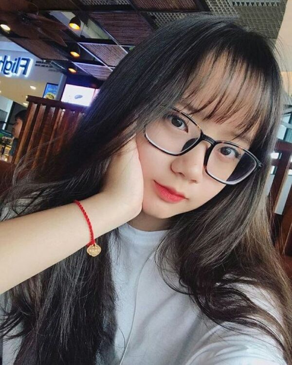 60+ Ảnh Gái Xinh Đeo Kính Đẹp Ngầu, Cute, Nhìn Là Mê