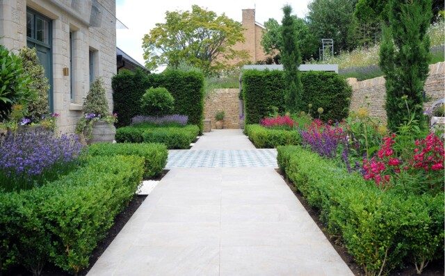 Những lợi ích khi thuê thiết kế thi công sân vườn của Duy Quang Art